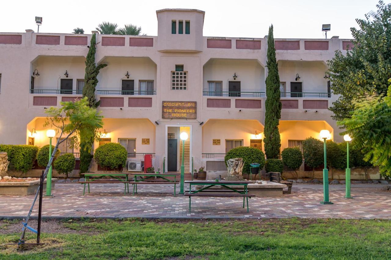 Готель Degania Bet Kibbutz Country Lodging Кіннерет Екстер'єр фото